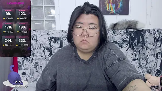 Snapshot of Nadine_asian chatting on 09-23-25, 02:40 Nadine asian online show from 09-23-25, 02:40