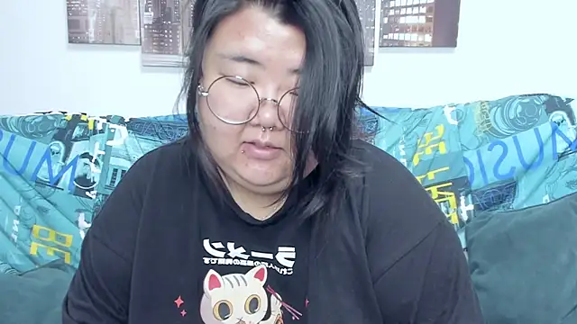 Snapshot of Nadine_asian chatting on 09-25-25, 02:06 Nadine asian online show from 09-25-25, 02:06