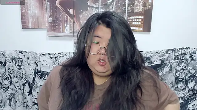 Snapshot of Nadine_asian chatting on 10-14-25, 02:56 Nadine asian online show from 10-14-25, 02:56