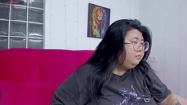 Snapshot of Nadine_asian chatting on 10-19-25, 08:17 Nadine asian online show from 10-19-25, 08:17