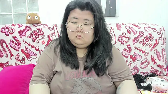 Snapshot of Nadine_asian chatting on 05-22-26, 08:23 Nadine asian online show from 05-22-26, 08:23