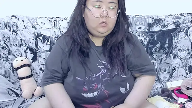 Snapshot of Nadine_asian chatting on 09-18-25, 02:25 Nadine asian online show from 09-18-25, 02:25