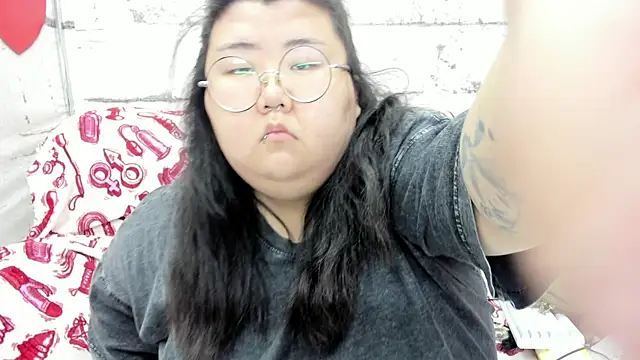 Snapshot of Nadine_asian chatting on 06-26-26, 11:21 Nadine asian online show from 06-26-26, 11:21