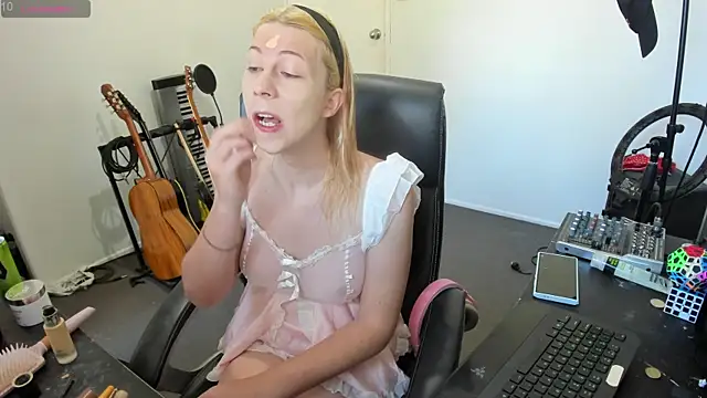 Snapshot of Ts-lucy-lux chatting on 10-02-25, 09:18 Ts-lucy-lux online show from 10-02-25, 09:18