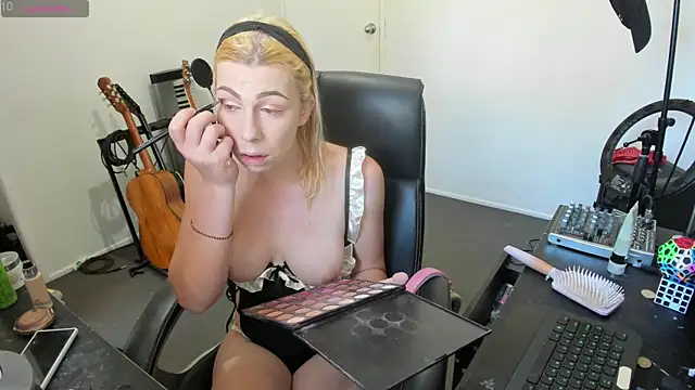 Snapshot of Ts-lucy-lux chatting on 10-03-25, 09:38 Ts-lucy-lux online show from 10-03-25, 09:38