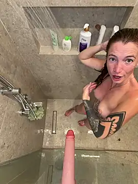 Laurahorney xo online show from 11-16-25, 10:42