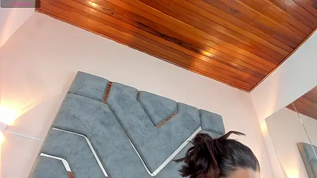 LucciaPorter online show from 01-06-26, 09:19