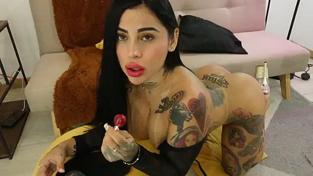 Sofhia cruz online show from 11-18-25, 11:59