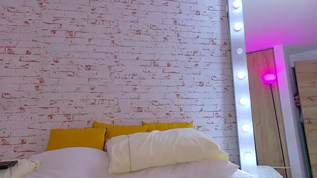 Sofhia cruz online show from 10-18-25, 03:52