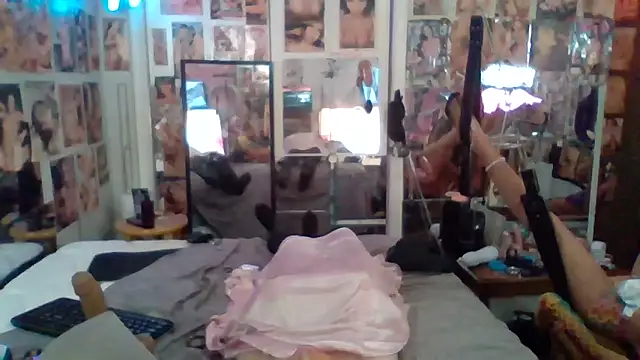 Snapshot of luvs2cumm69 chatting on 05-07-26, 02:05 luvs2cumm69 online show from 05-07-26, 02:05
