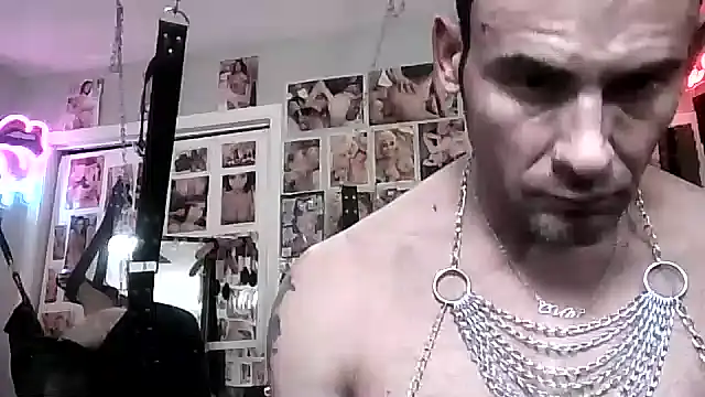 Snapshot of luvs2cumm69 chatting on 01-28-25, 09:29 luvs2cumm69 online show from 01-28-25, 09:29