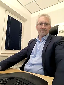 tom-swede online show from 11-24-25, 03:56