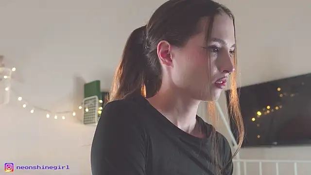 NeonShine online show from 11-17-25, 05:44