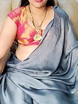 Snapshot of Traditional_Housewife_ chatting on 02-18-25, 01:32 Traditional Housewife online show from 02-18-25, 01:32