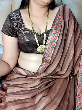 Snapshot of Traditional_Housewife_ chatting on 02-18-25, 02:59 Traditional Housewife online show from 02-18-25, 02:59