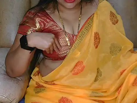 Snapshot of Traditional_Housewife_ chatting on 03-01-25, 02:13 Traditional Housewife online show from 03-01-25, 02:13