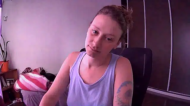 Snapshot of stupid_babybird chatting on 10-15-25, 05:43 stupid babybird online show from 10-15-25, 05:43