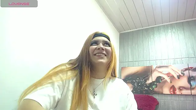 Snapshot of sara_winehouse1 chatting on 04-19-26, 04:46 sara winehouse1 online show from 04-19-26, 04:46