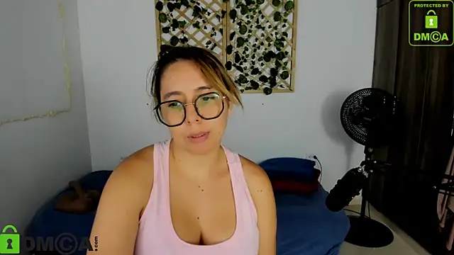 Snapshot of isa_loves_cum chatting on 09-09-25, 09:24 isa loves cum online show from 09-09-25, 09:24