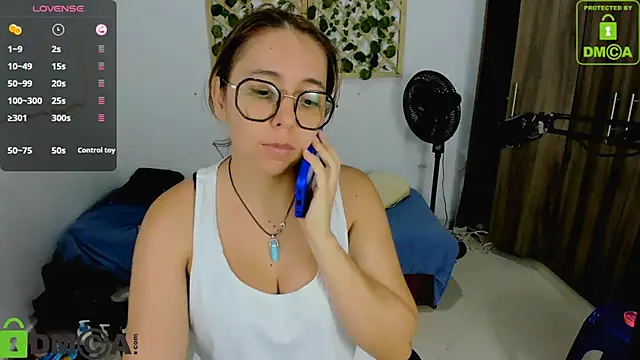 Snapshot of isa_loves_cum chatting on 10-11-25, 02:12 isa loves cum online show from 10-11-25, 02:12
