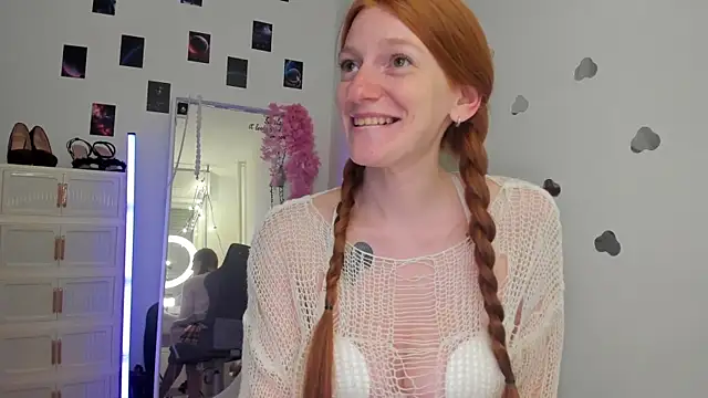 Aliceginger99 online show from 05-19-26, 01:29