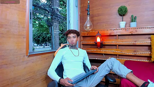 sexy blacks  online show from 03-10-25, 11:34