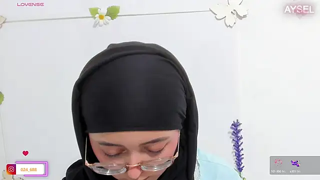 Snapshot of aysel_elid chatting on 03-10-25, 12:39 aysel elid online show from 03-10-25, 12:39