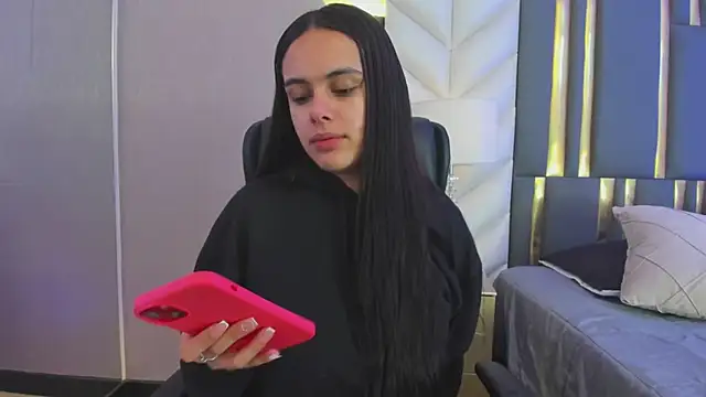 ChloeHarper  online show from 05-06-26, 11:47