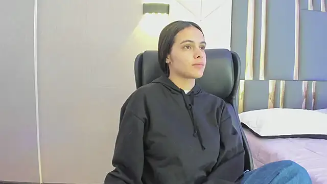 ChloeHarper  online show from 06-01-26, 11:43