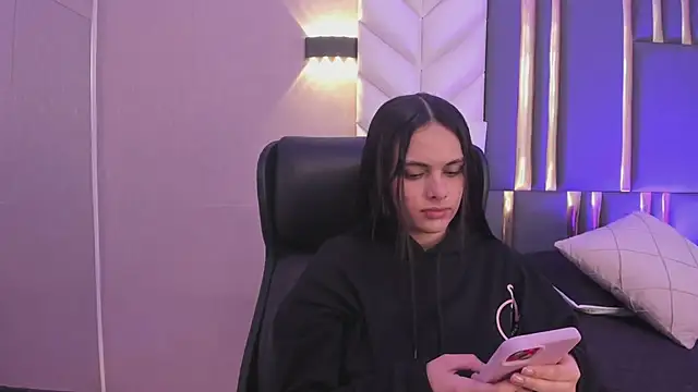 ChloeHarper  online show from 07-20-26, 12:40