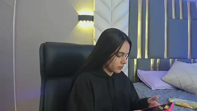 ChloeHarper  online show from 05-20-26, 11:51
