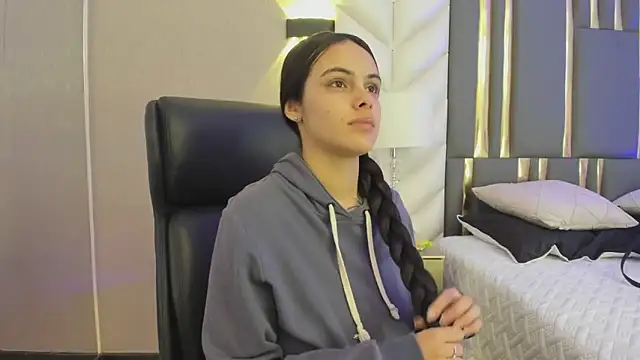 ChloeHarper  online show from 06-08-26, 11:44