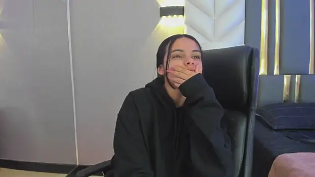 Snapshot of ChloeHarper_ chatting on 04-09-26, 11:38 ChloeHarper online show from 04-09-26, 11:38