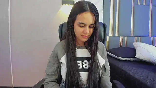 ChloeHarper  online show from 05-30-26, 11:49