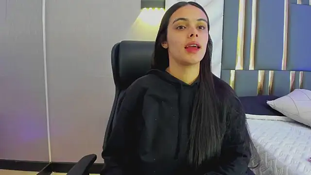 ChloeHarper  online show from 06-05-26, 01:28