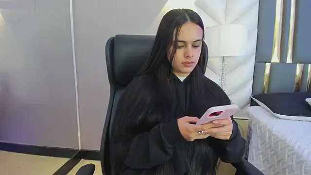 ChloeHarper  online show from 06-04-26, 11:48