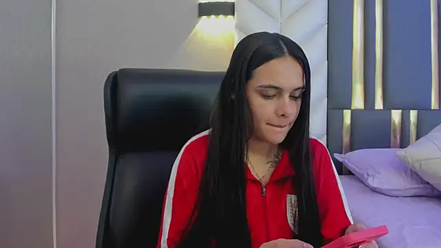 ChloeHarper  online show from 05-18-26, 11:48
