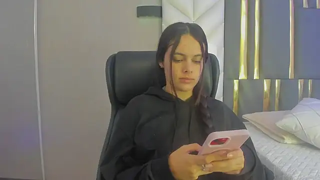 ChloeHarper  online show from 07-13-26, 11:53