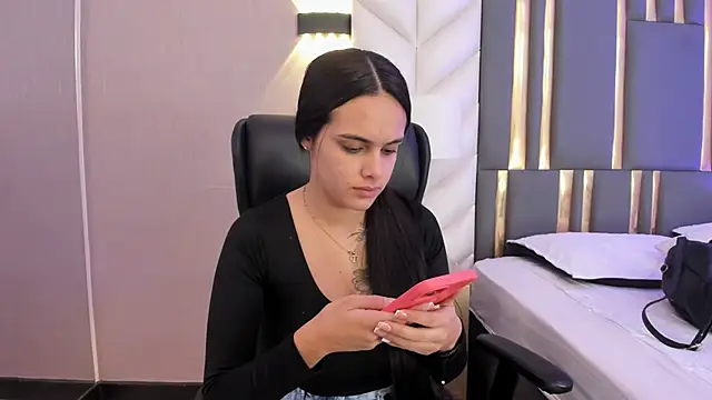 ChloeHarper  online show from 05-08-26, 11:47