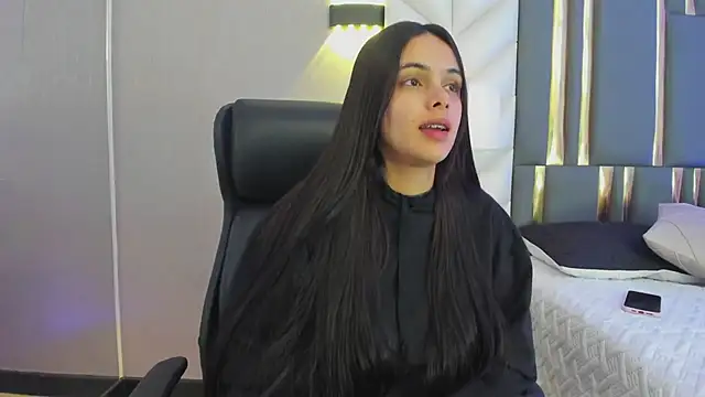 ChloeHarper  online show from 06-03-26, 11:44