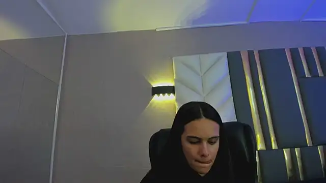ChloeHarper  online show from 04-23-26, 11:38