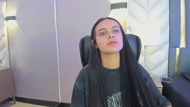 Snapshot of ChloeHarper_ chatting on 04-12-26, 12:19 ChloeHarper online show from 04-12-26, 12:19