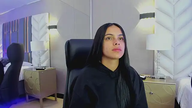 ChloeHarper  online show from 01-08-26, 12:00