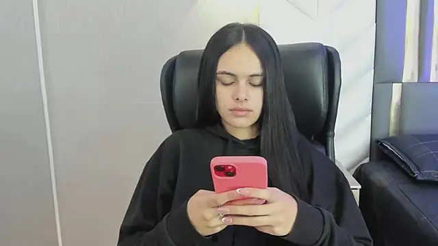 Snapshot of ChloeHarper_ chatting on 04-03-26, 11:38 ChloeHarper online show from 04-03-26, 11:38