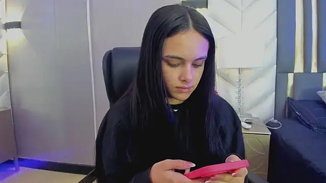 Snapshot of ChloeHarper_ chatting on 04-14-26, 11:48 ChloeHarper online show from 04-14-26, 11:48