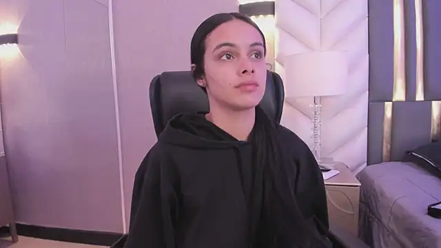 Snapshot of ChloeHarper_ chatting on 04-15-26, 11:59 ChloeHarper online show from 04-15-26, 11:59