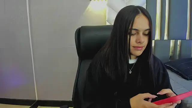 Snapshot of ChloeHarper_ chatting on 04-16-26, 12:17 ChloeHarper online show from 04-16-26, 12:17