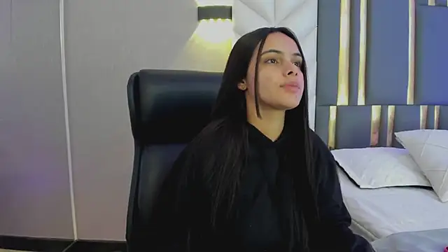 ChloeHarper  online show from 05-07-26, 11:46