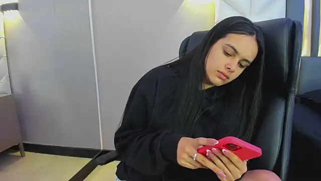 Snapshot of ChloeHarper_ chatting on 04-04-26, 12:01 ChloeHarper online show from 04-04-26, 12:01