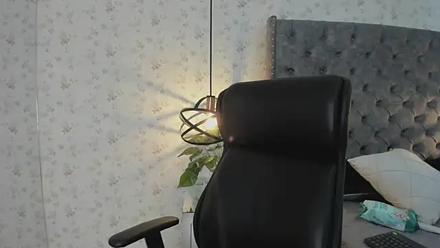 ChloeHarper  online show from 07-18-26, 02:58
